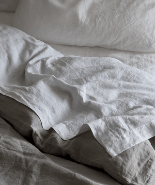 Hemp vs. Linen: Unraveling the Debate for Superior Bedding - Hemp Gallery